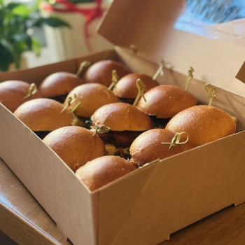 Burgerki z szarpaną wieprzowiną